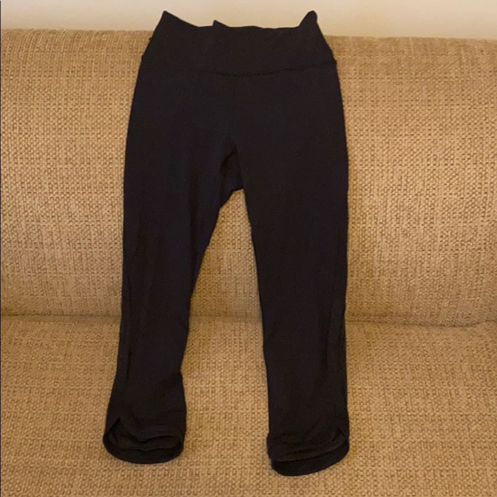 Black lululemon crop leggings